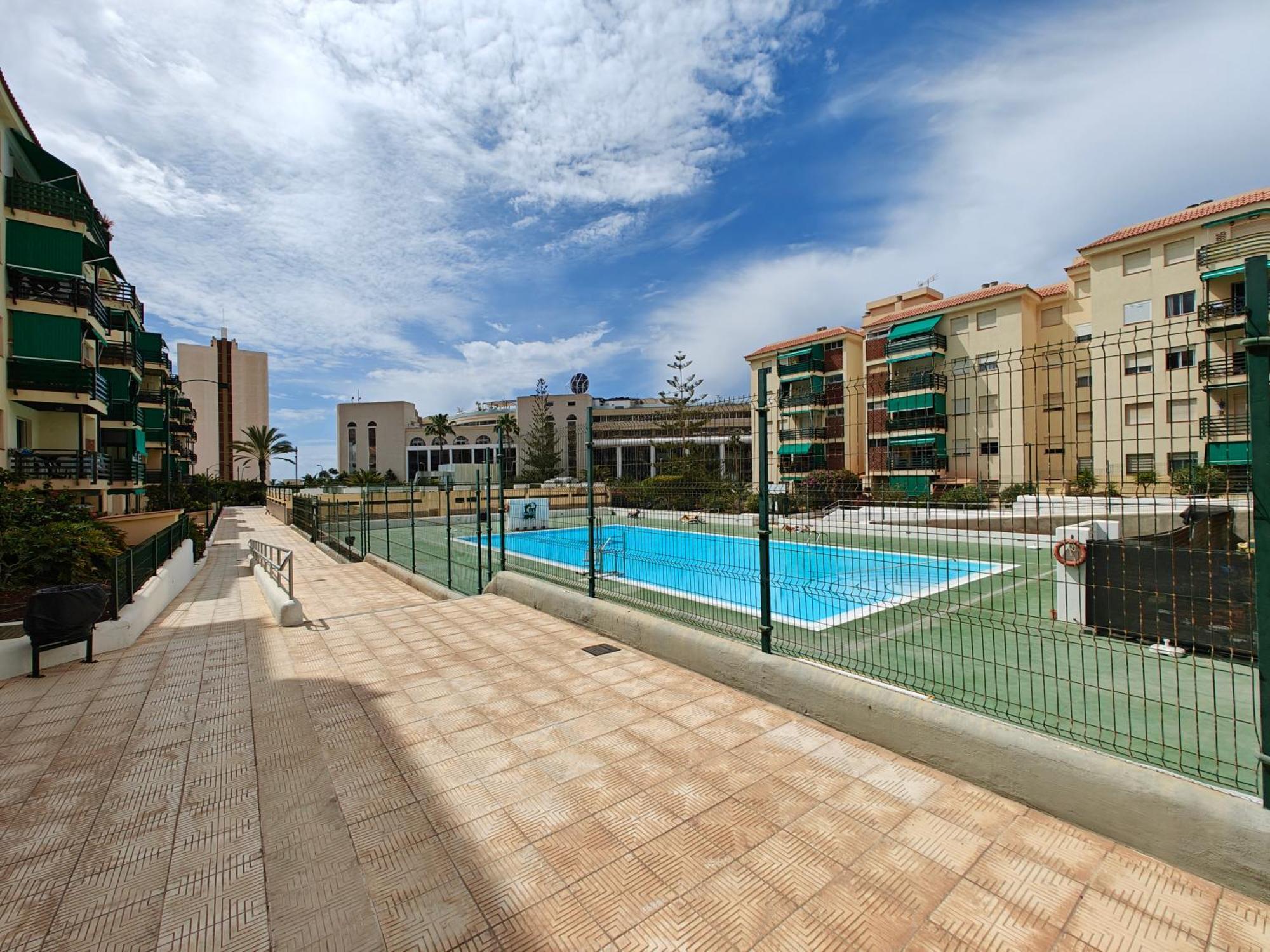 Sun Apartment - 3 Bedrooms, Priv Parking, Pool, Ac, Tv Channels, Fibre Net Los Cristianos  Esterno foto