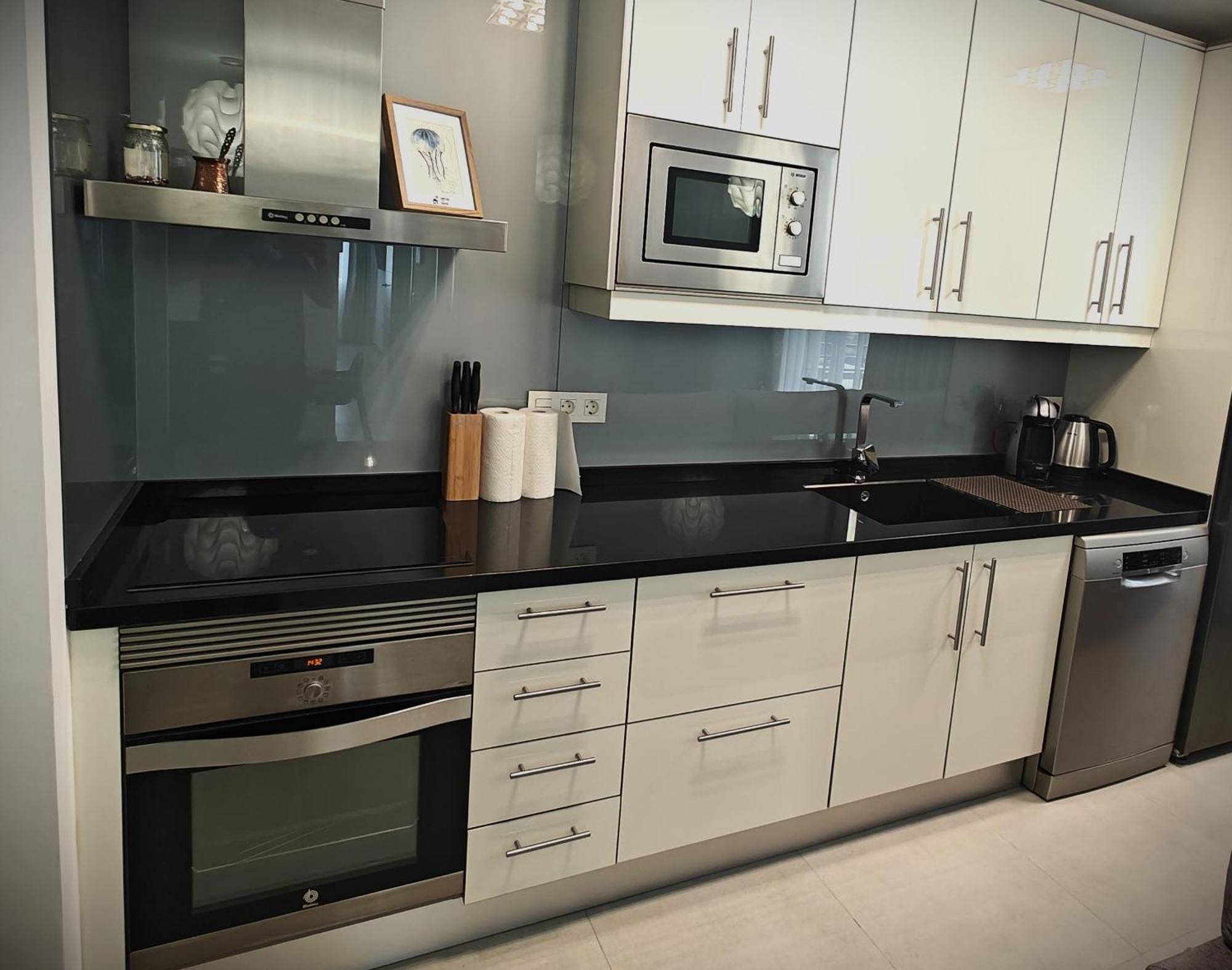 Sun Apartment - 3 Bedrooms, Priv Parking, Pool, Ac, Tv Channels, Fibre Net Los Cristianos  Esterno foto