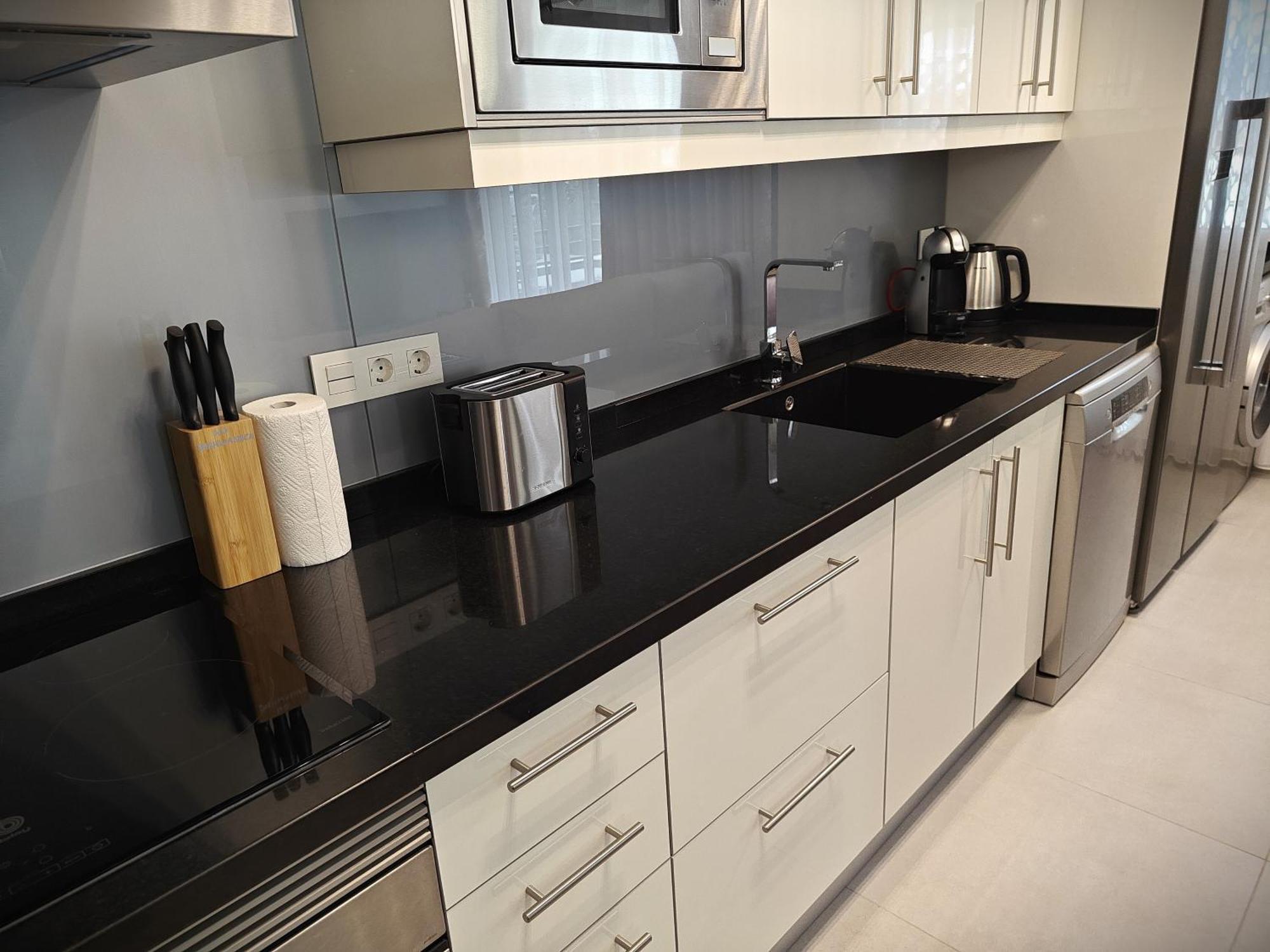 Sun Apartment - 3 Bedrooms, Priv Parking, Pool, Ac, Tv Channels, Fibre Net Los Cristianos  Esterno foto