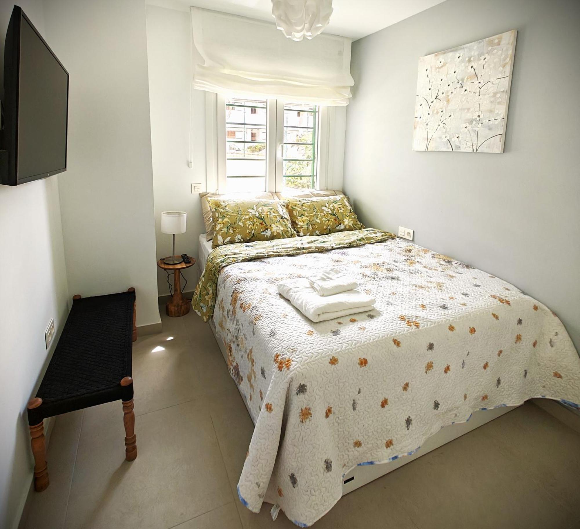 Sun Apartment - 3 Bedrooms, Priv Parking, Pool, Ac, Tv Channels, Fibre Net Los Cristianos  Esterno foto