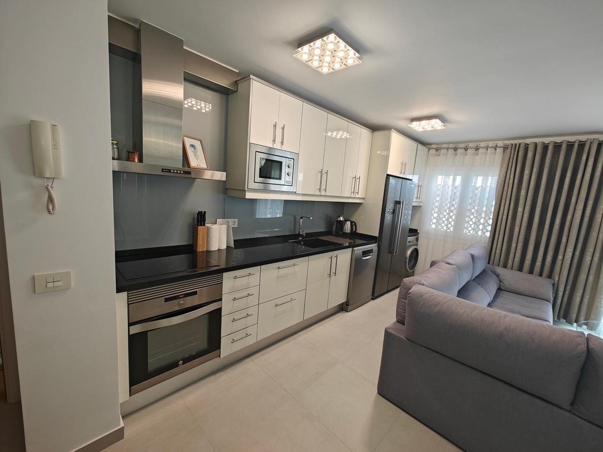 Sun Apartment - 3 Bedrooms, Priv Parking, Pool, Ac, Tv Channels, Fibre Net Los Cristianos  Esterno foto